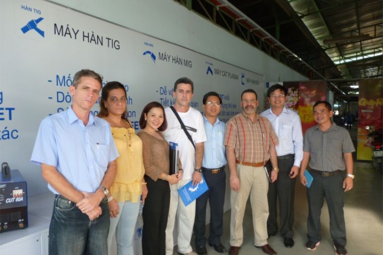 FOREIGN GUESTS VISIT VIETNAM WELDING COMPANY